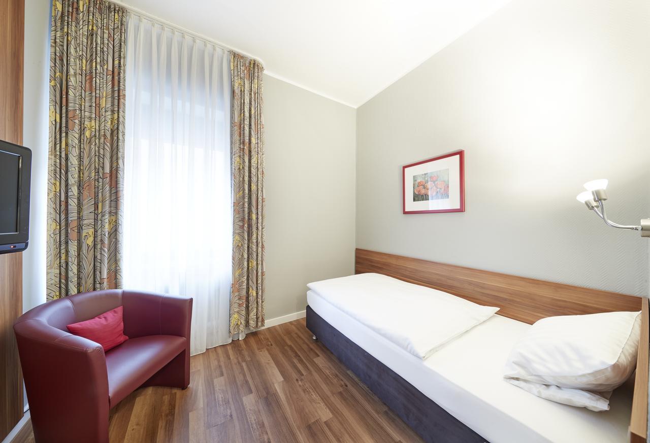 Hotel Bremer Tor สตูห์ร ภายนอก รูปภาพ