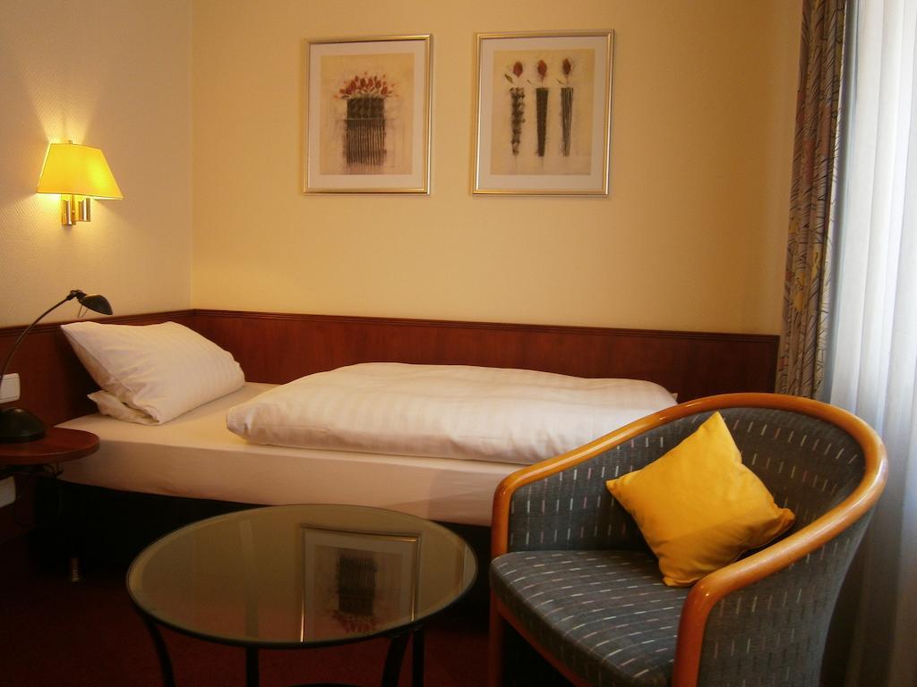 Hotel Bremer Tor สตูห์ร ภายนอก รูปภาพ